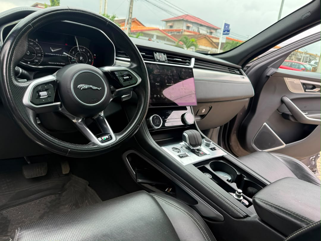 Jaguar F-pace P250 SE