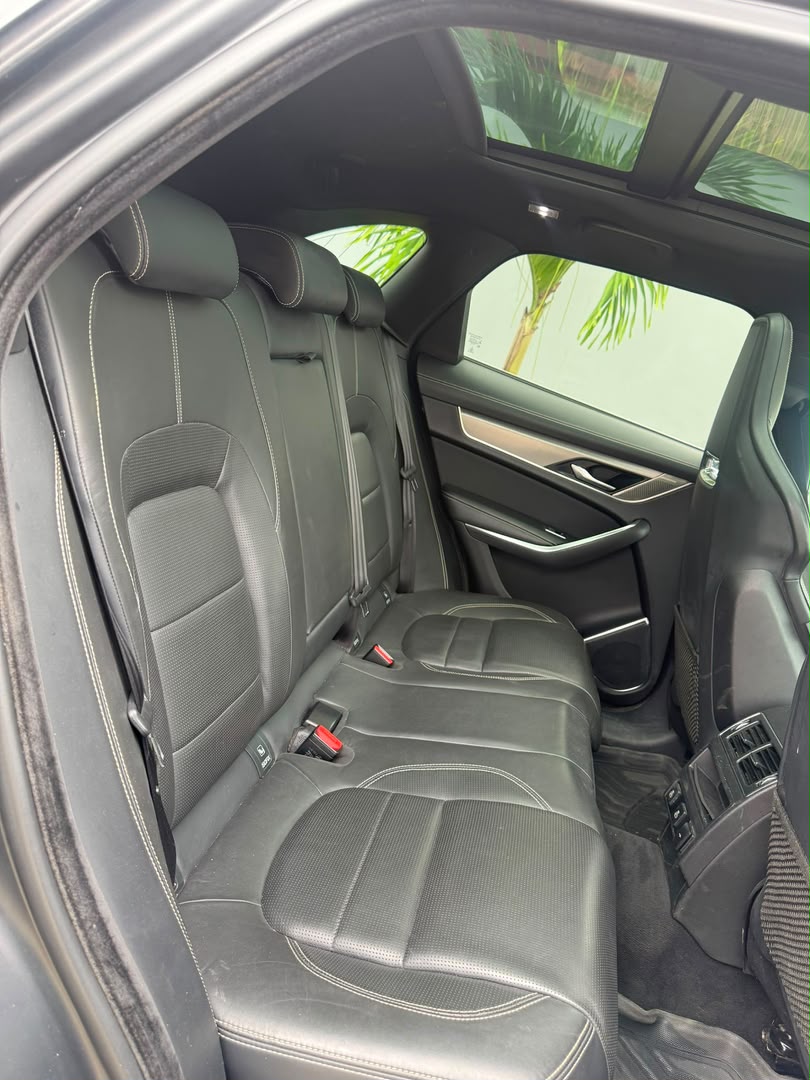 Jaguar F-pace P250 SE